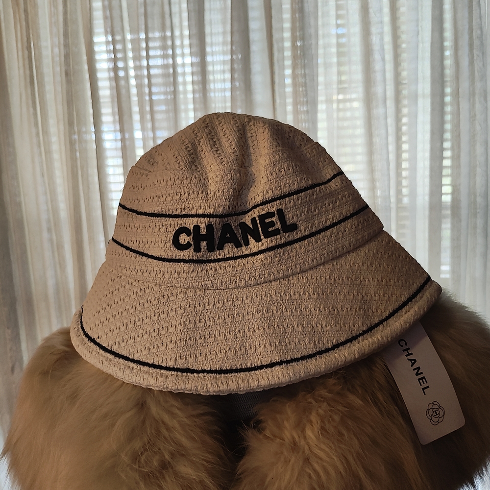 Beige Bucket Hat With Sophisticated Logo